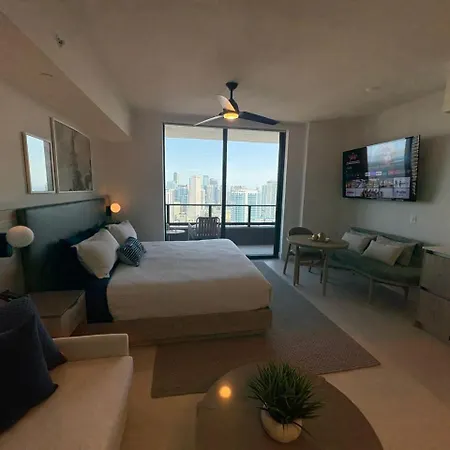 4010 Charming Studio High Floor With City Views